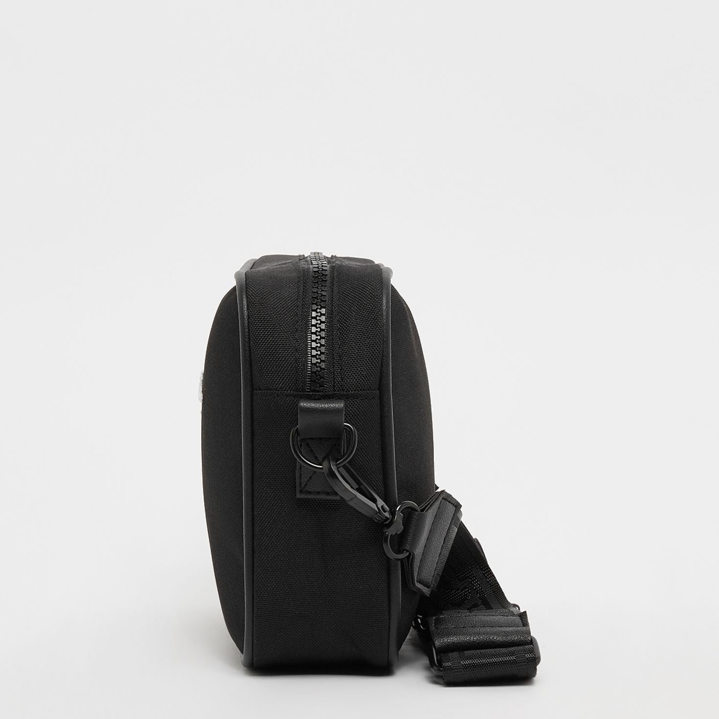 KARL KANI : Signature Essential Messenger Bag